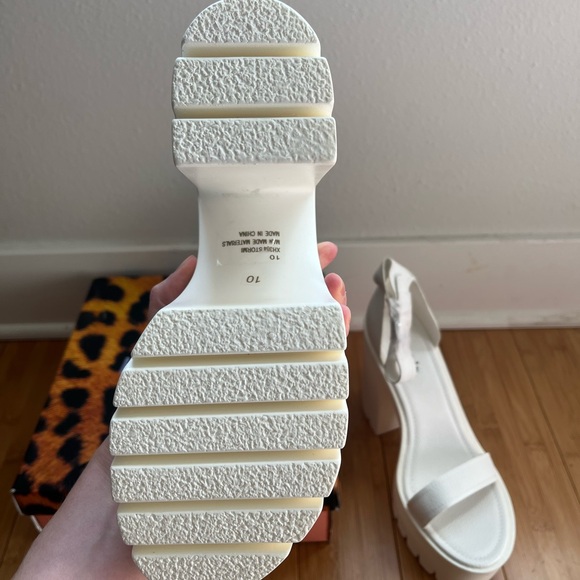 AKIRA lemonade White Platform Sandals - Picture 3 of 5